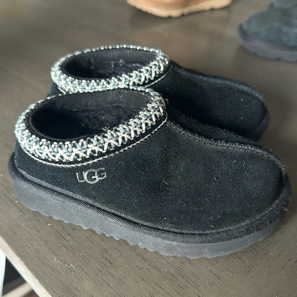 Toddler Uggs US size 9 black